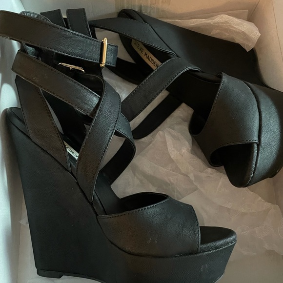 Black Steve Madden wedges size 7.5 - Picture 1 of 3